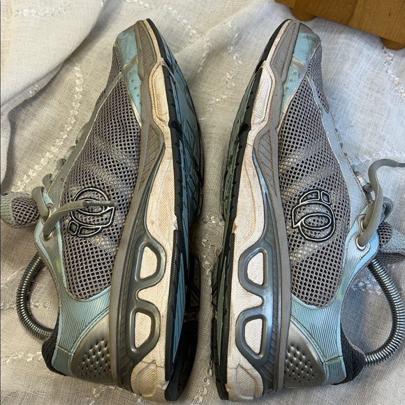 Pearl Izumi run like an animal running shoes - Picture 10 of 14